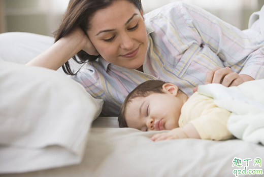 尿不湿和尿布哪个适合新生儿 刚出生的婴儿怎么用尿不湿和尿布