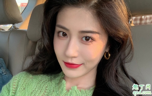 女生什么行为表示喜欢上你 女生喜欢男生会有怎样的表现