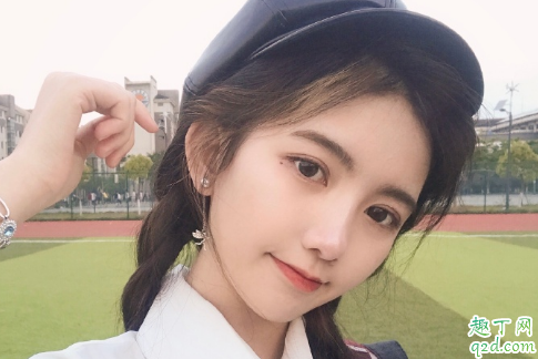 聊天时女生给男生发自拍代表什么 女生给男生发自拍是喜欢吗