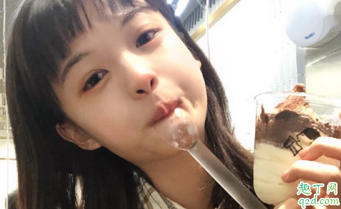 聊天时女生给男生发自拍代表什么 女生给男生发自拍是喜欢吗