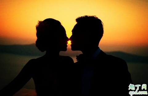 男生问女生年龄目的是什么 男生问你多大怎么幽默回复