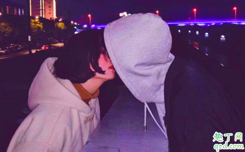 分手后前男友来我qq空间什么意思 前男友天天来看空间代表什么