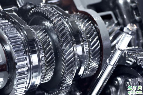 车子变速箱油多久换一次 怎么知道变速箱油该换了