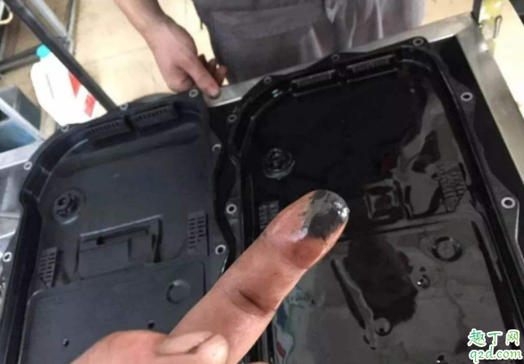 车子变速箱油多久换一次 怎么知道变速箱油该换了