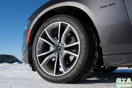 汽车轮胎多少公里要换新的 汽车轮胎成什么样该换了