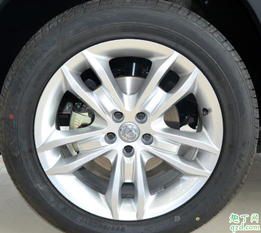 汽车轮胎多少公里要换新的 汽车轮胎成什么样该换了