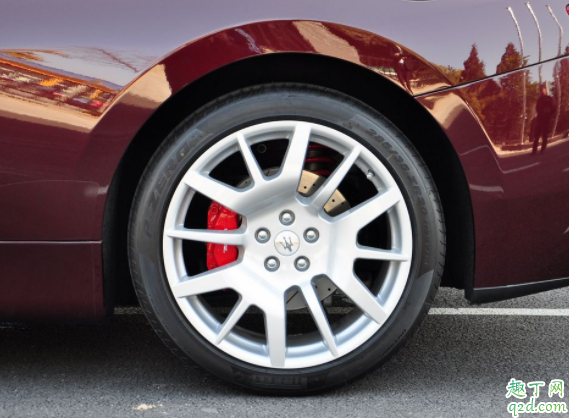 汽车轮胎怎么选 汽车轮胎寿命是多久