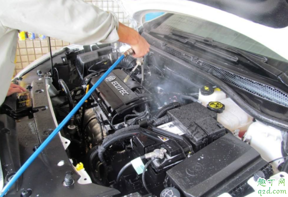汽车半年不洗车可以吗 洗车要不要洗发动机舱