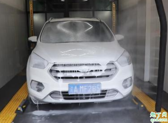 汽车半年不洗车可以吗 洗车要不要洗发动机舱