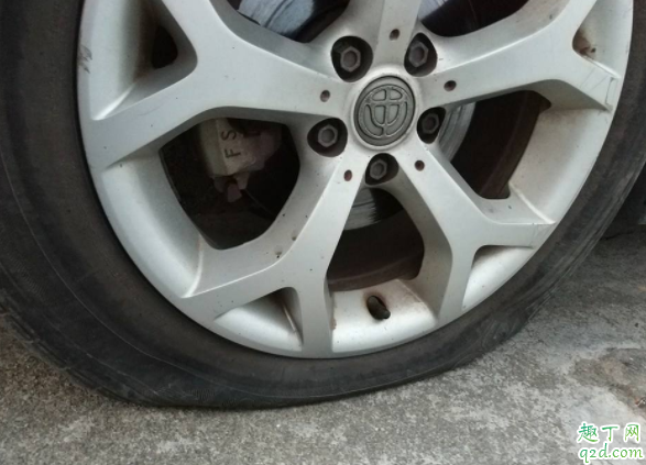 轮胎轻微漏气怎么处理 轮胎轻微漏气可不可以开