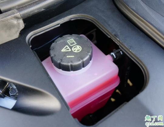 汽车防冻液倒多了没事吧 新车跑两年是不是要换防冻液