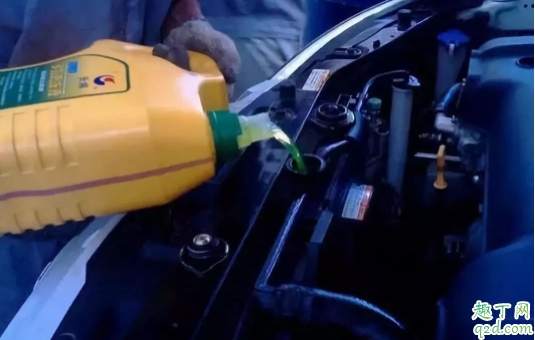 汽车防冻液倒多了没事吧 新车跑两年是不是要换防冻液