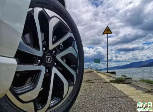 冬天汽车胎压高一点好吗 冬天汽车胎压打多少比较合适