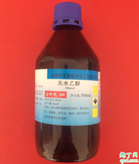 汽车玻璃水冻住了能不能加无水乙醇 汽车玻璃水能不能擦车身