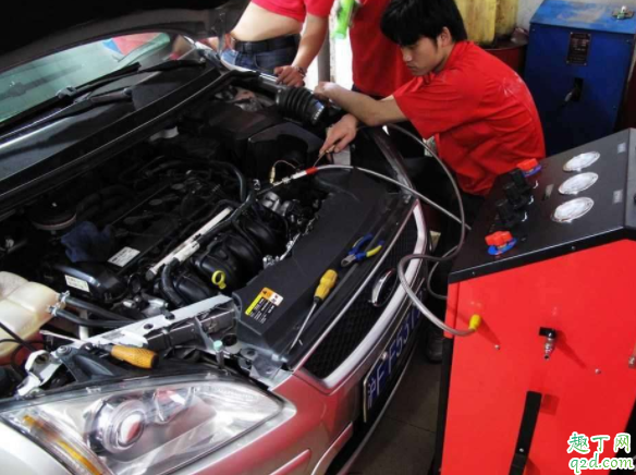 汽车发动机舱有异味怎么处理 汽车发动机噪音大怎么降噪