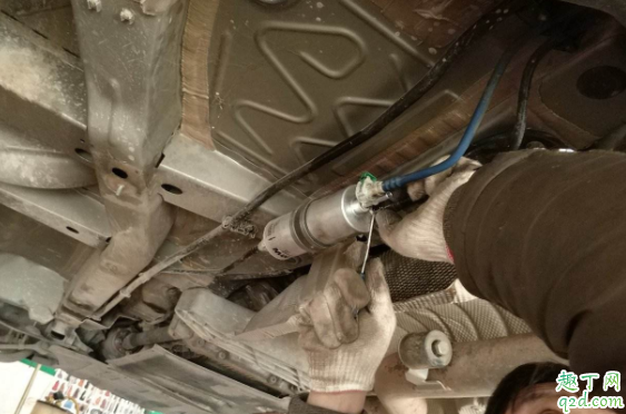 汽车汽油滤芯跑多少公里要换 汽车汽油滤芯怎么更换