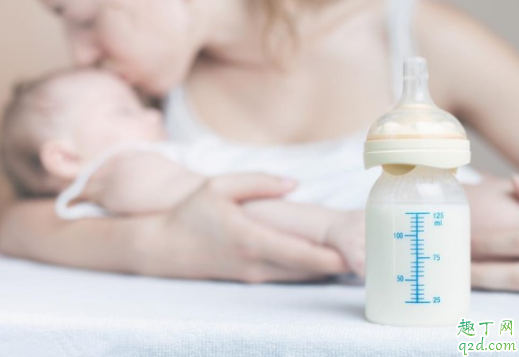 奶粉用40度还是70度的水冲泡 奶粉为什么用70度的水冲