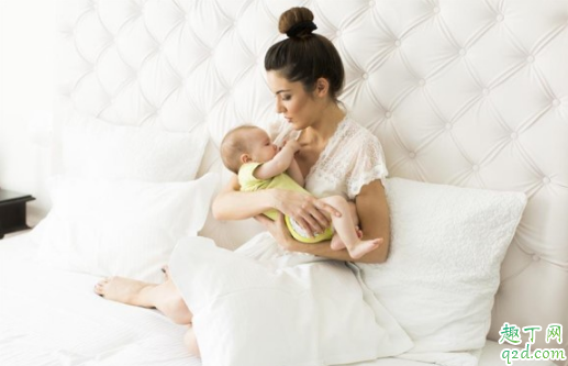 婴儿什么时候可以抱出门 宝宝出生多久可以抱外面