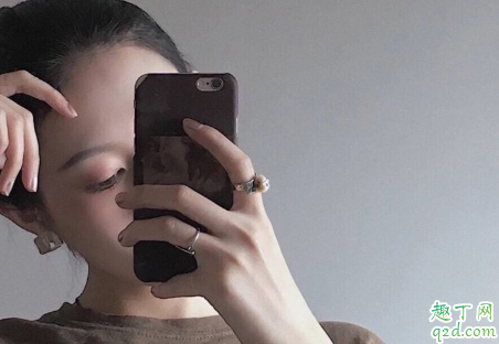 扎头发和披头发有何区别 扎头发和披头发哪个长得快