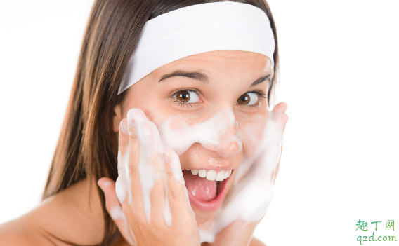 洗面奶一天用几次比较适宜 早上洗脸到底用不用洗面奶