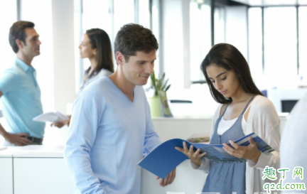 爱上同事要不要辞职 劈腿同事的恋情能长久吗