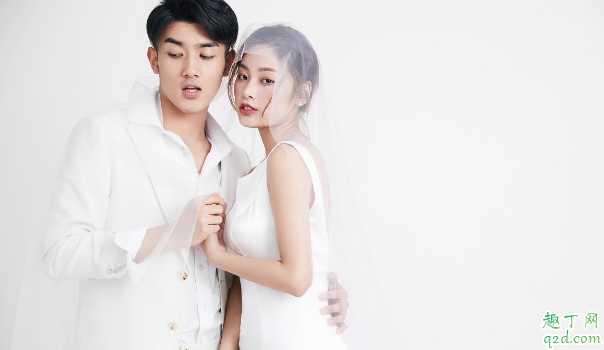 拍婚纱照有必要带穿胸贴吗 拍婚纱照当天如何挑选婚纱内衣