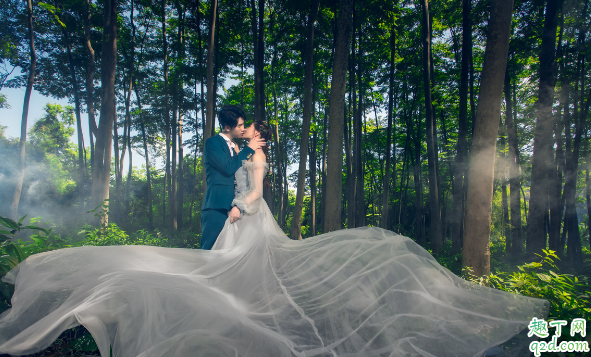 拍摄婚纱棚拍好还是旅拍好 去拍婚纱照自己带什么