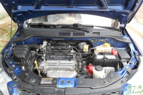 发动机舱用什么清洗好 汽车发动机舱不洗会怎么样