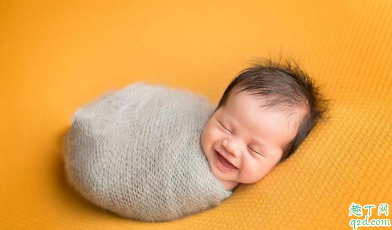 用手机给新生儿拍照有影响吗 给宝宝拍张能不能开闪光灯