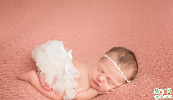 用手机给新生儿拍照有影响吗 给宝宝拍张能不能开闪光灯