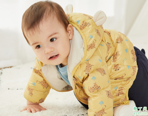 宝宝冬天穿棉衣好还是羽绒服好 宝宝冬天穿多少衣服适宜
