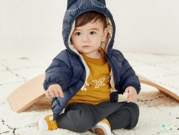 宝宝冬天穿棉衣好还是羽绒服好 宝宝冬天穿多少衣服适宜