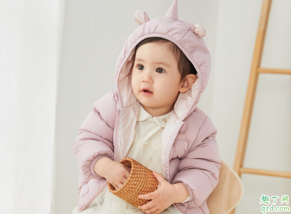 宝宝冬天穿棉衣好还是羽绒服好 宝宝冬天穿多少衣服适宜