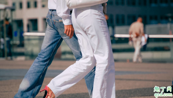 牛仔裤掉色严重咋办 如何防止牛仔裤褪色