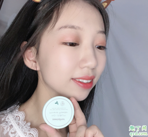 悦诗风吟和花西子散粉哪个好用 悦诗风吟和花西子散粉对比评测