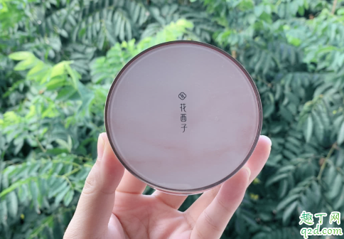 悦诗风吟和花西子散粉哪个好用 悦诗风吟和花西子散粉对比评测
