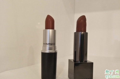 巴宝莉93和mac chili哪个好看 Burberry93和macchili试色对比