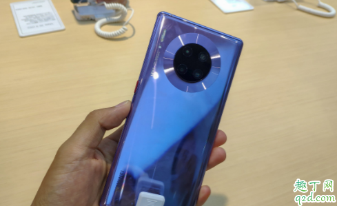 华为mate30pro 4g和5g屏幕不一样吗 华为屏幕是同一个厂家吗