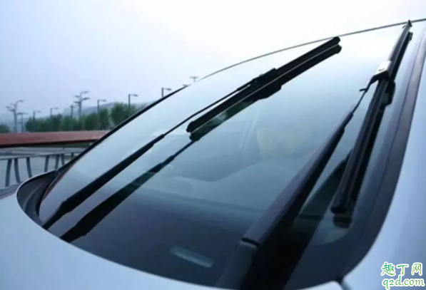 汽车雨刷异响怎么解决 雨刷片出现异响是哪里的问题