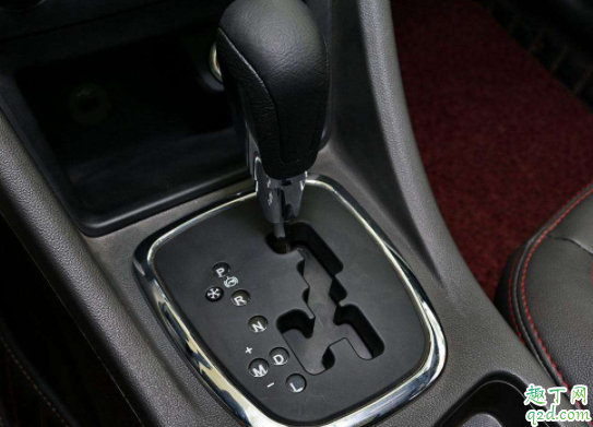 怎么驾驶自动挡汽车 自动挡的加减挡怎么用