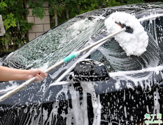 车前盖的鸟屎怎么清理 车前盖的鸟屎清理后有痕迹怎么办