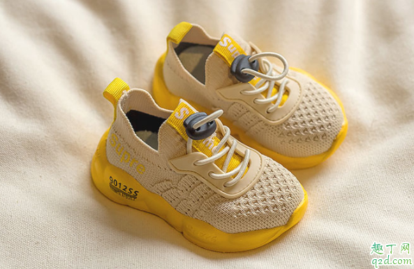 小孩学步鞋多大穿合适 购买学步鞋有啥要注意的