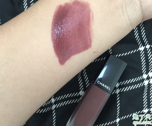 香奈儿226唇釉什么颜色 CHANEL香奈儿226唇釉试色