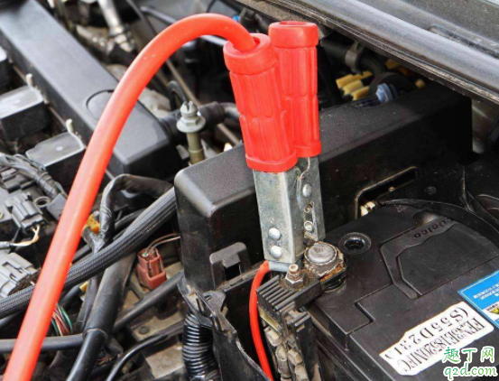 汽车电瓶没电打不着火要换吗 为什么冬天汽车电瓶容易没电