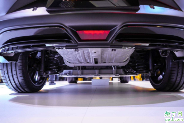 开车的时候电瓶灯亮了是怎么回事 汽车行驶中电瓶灯亮了怎么处理