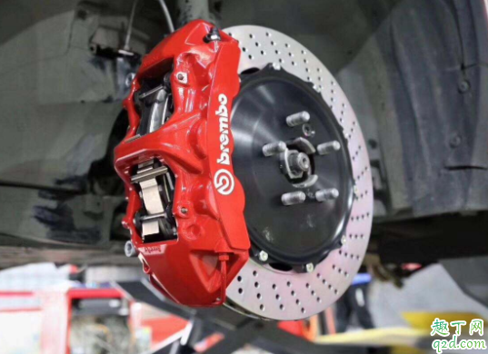 新车倒车刹车片有异响怎么回事 刹车怎么踩不伤刹车片