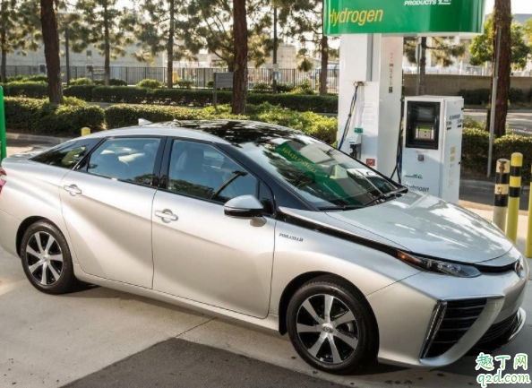 离合踩下去弹不上来怎么办 汽车启动时要踩离合器吗