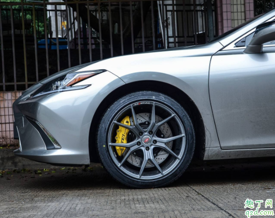 汽车刹车片冒烟还能开吗 电子手刹换刹车片的方法教程