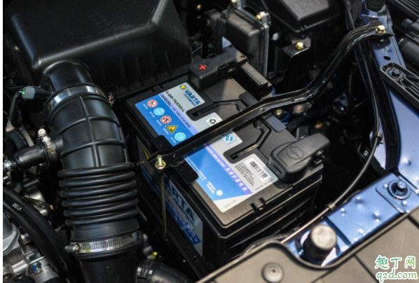 汽车电瓶正负极怎么看 汽车的电瓶最久可以用多少年