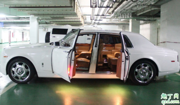 车辆转弯时方向盘能不能打死 方向盘怎么握是正确的